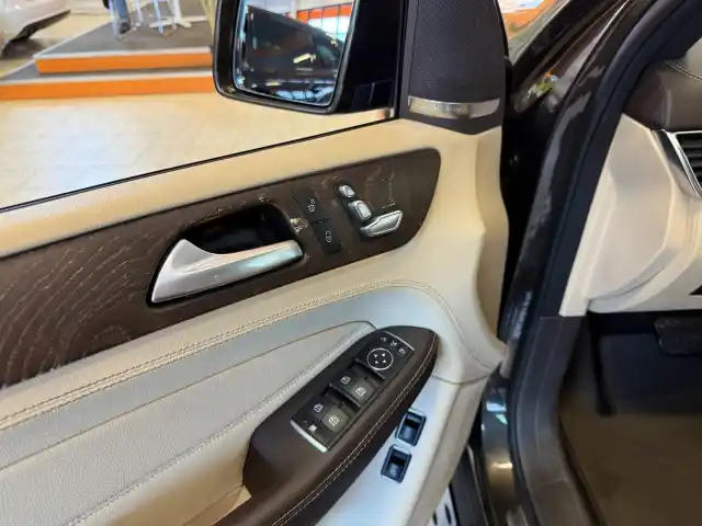 Ruskea Maastoauto, Mercedes-Benz GLE – FOY-578