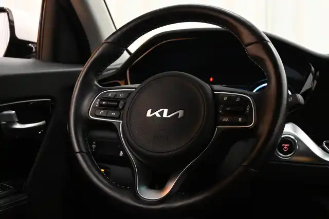 Valkoinen Farmari, Kia Niro – FOY-994