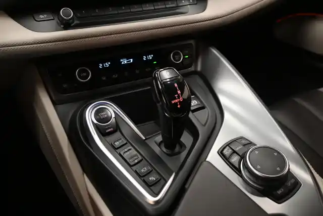 Harmaa Coupe, BMW i8 – FOZ-353