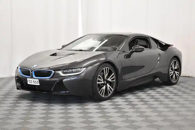 Harmaa Coupe, BMW i8 – FOZ-353