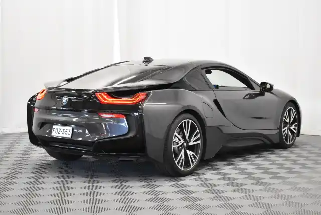 Harmaa Coupe, BMW i8 – FOZ-353