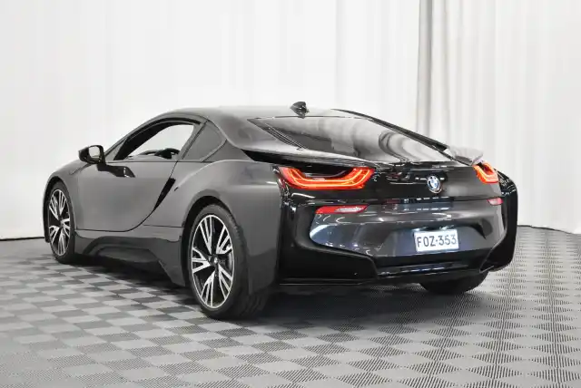 Harmaa Coupe, BMW i8 – FOZ-353