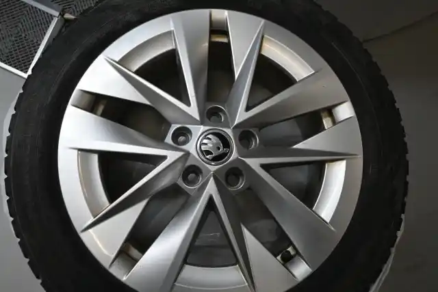 Harmaa Farmari, Skoda Octavia – FOZ-575