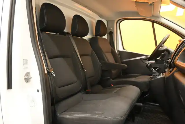Valkoinen Pakettiauto, Opel Vivaro – FOZ-814