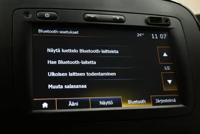 Valkoinen Pakettiauto, Opel Vivaro – FOZ-814