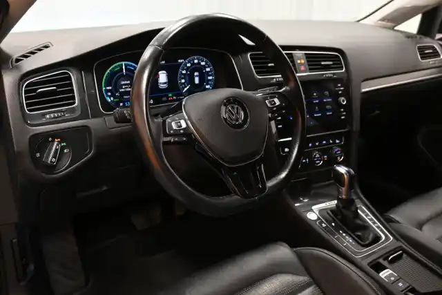 Sininen Viistoperä, Volkswagen Golf – FOZ-827