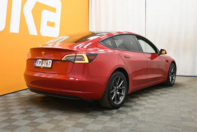 Punainen Sedan, Tesla Model 3 – FPB-167
