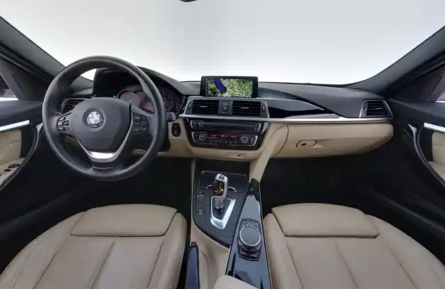 Harmaa Farmari, BMW 320 – FPB-982