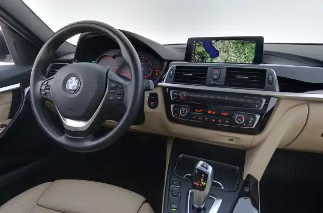 Harmaa Farmari, BMW 320 – FPB-982