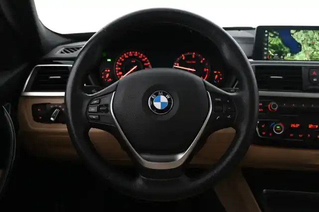 Harmaa Farmari, BMW 320 – FPB-982