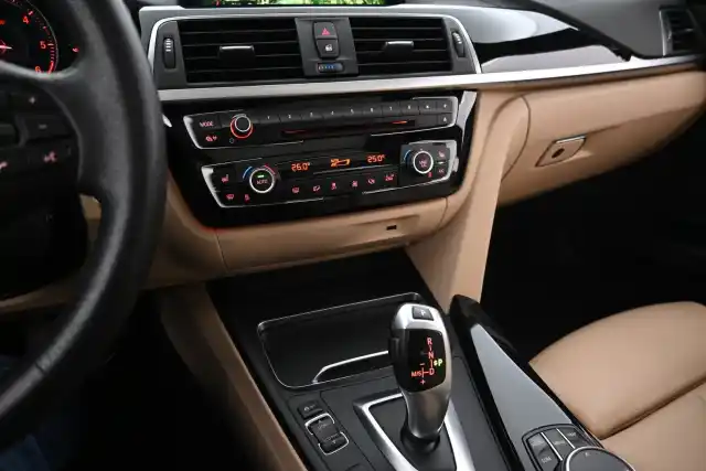 Harmaa Farmari, BMW 320 – FPB-982