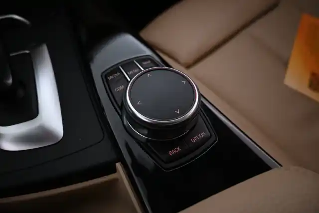 Harmaa Farmari, BMW 320 – FPB-982
