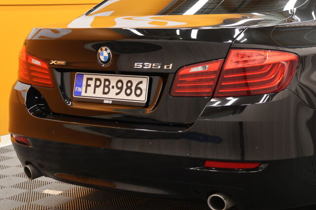Musta Sedan, BMW 535 – FPB-986