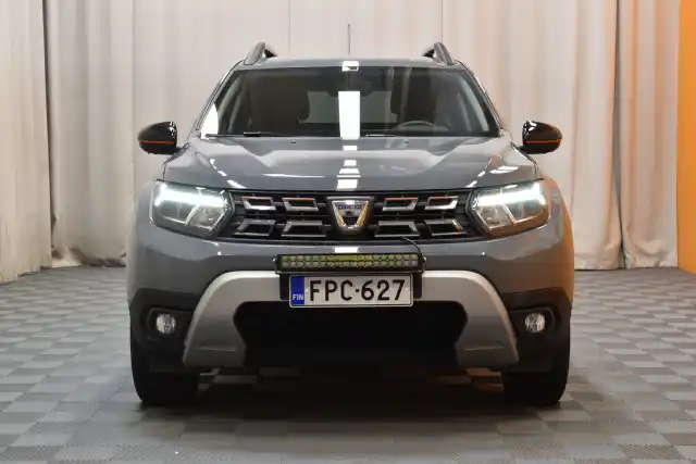 Harmaa Maastoauto, Dacia Duster – FPC-627