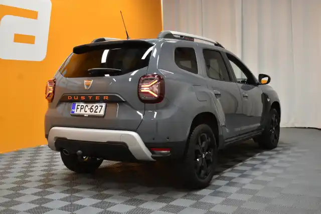 Harmaa Maastoauto, Dacia Duster – FPC-627