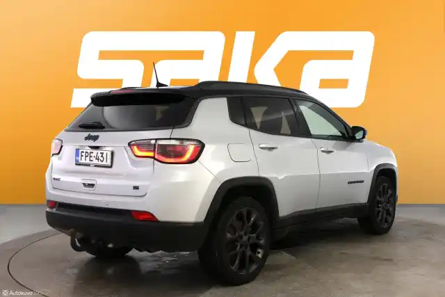 Harmaa Maastoauto, Jeep Compass – FPE-431