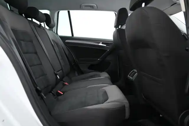 Valkoinen Farmari, Volkswagen Golf – FPE-484