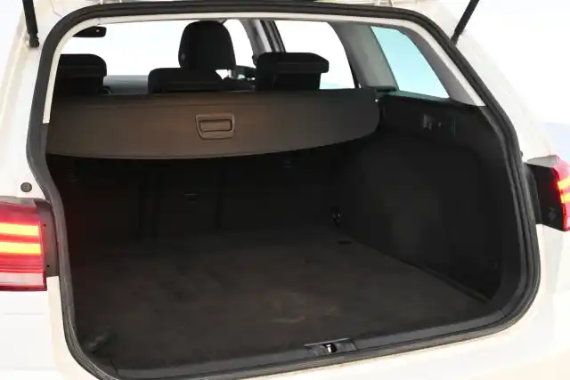 Valkoinen Farmari, Volkswagen Golf – FPE-484