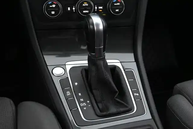 Valkoinen Farmari, Volkswagen Golf – FPE-484