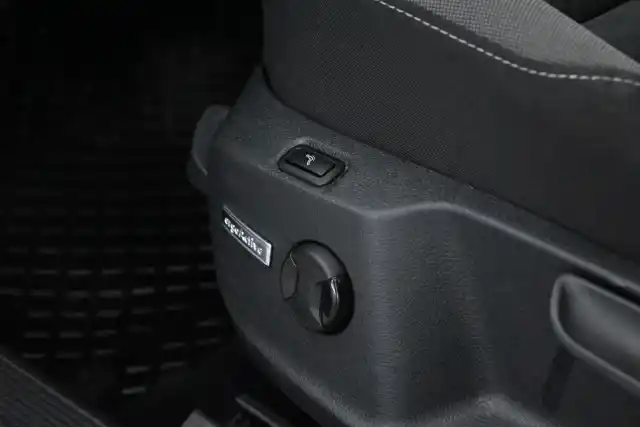 Valkoinen Farmari, Volkswagen Golf – FPE-484