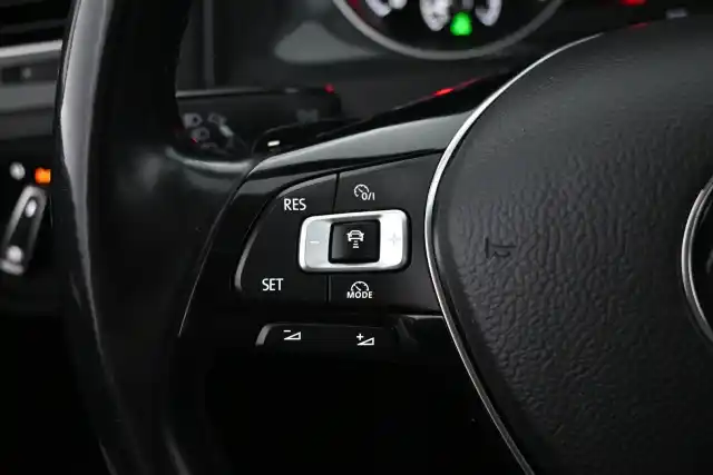 Valkoinen Farmari, Volkswagen Golf – FPE-484