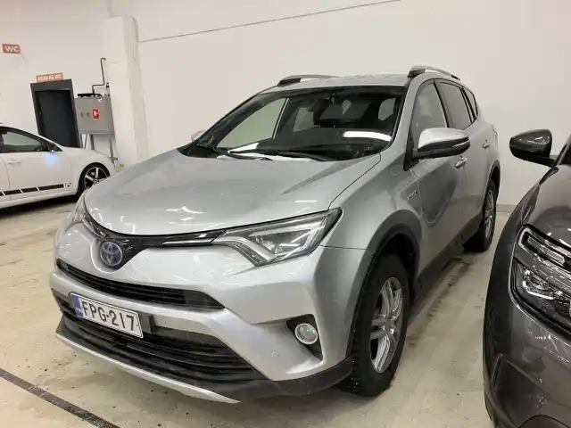 Harmaa Maastoauto, Toyota RAV4 – FPG-217