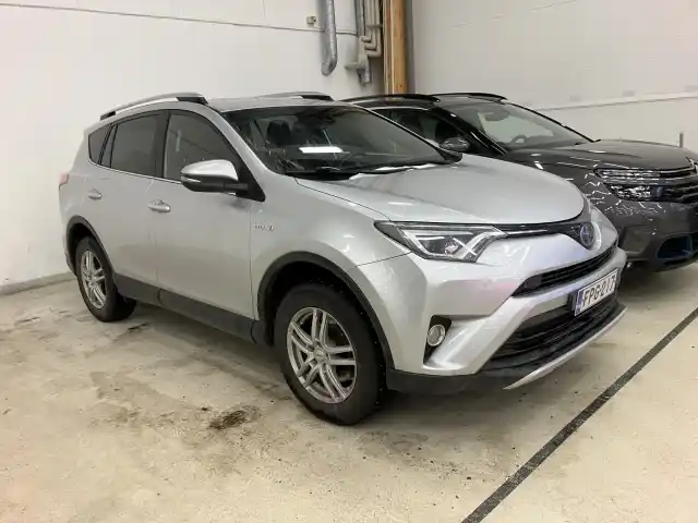 Harmaa Maastoauto, Toyota RAV4 – FPG-217