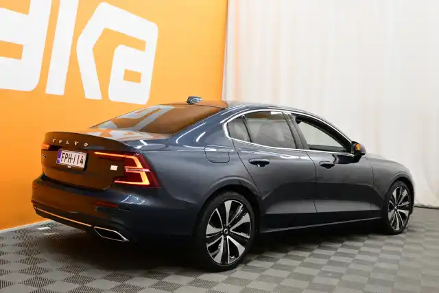 Musta Sedan, Volvo S60 – FPH-114