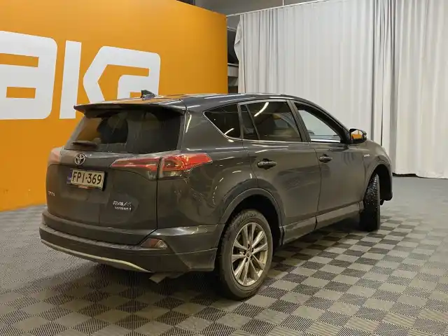 Harmaa Maastoauto, Toyota RAV4 – FPI-369