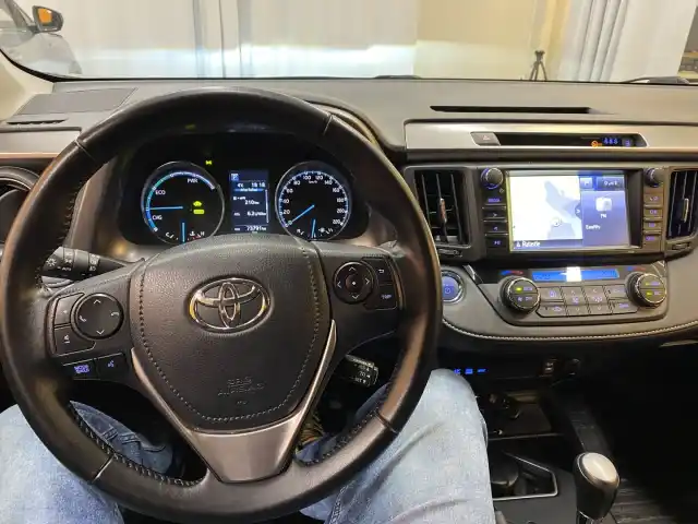 Harmaa Maastoauto, Toyota RAV4 – FPI-369