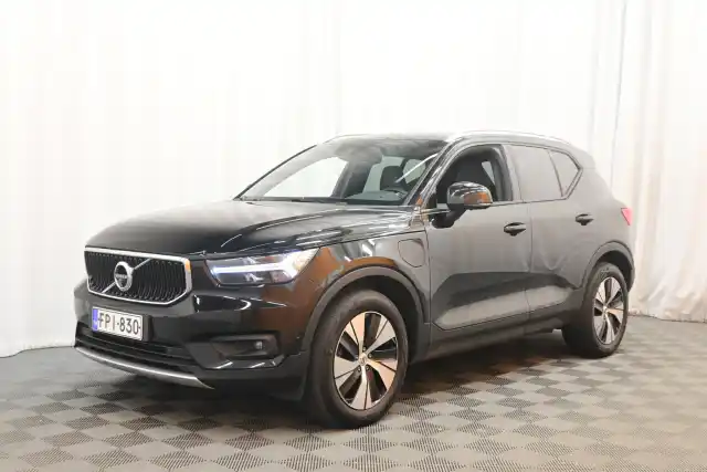 Musta Maastoauto, Volvo XC40 – FPI-830