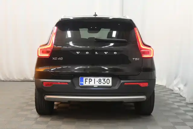 Musta Maastoauto, Volvo XC40 – FPI-830