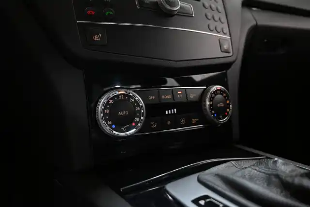 Musta Sedan, Mercedes-Benz C – FPL-961