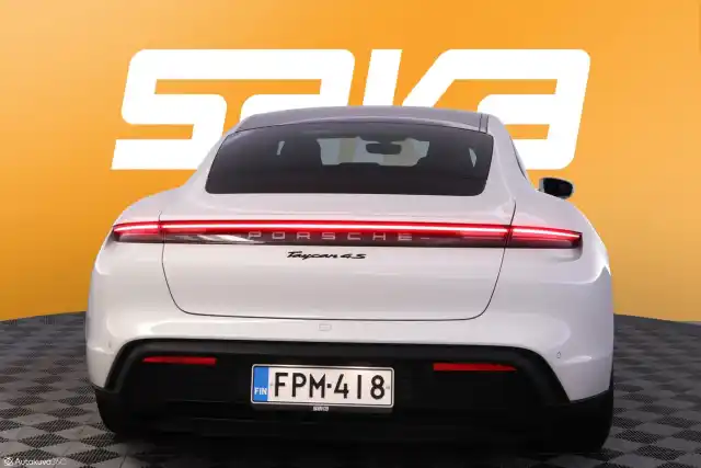 Valkoinen Sedan, Porsche Taycan – FPM-418