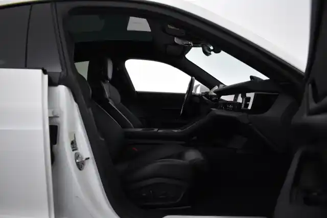 Valkoinen Sedan, Porsche Taycan – FPM-418