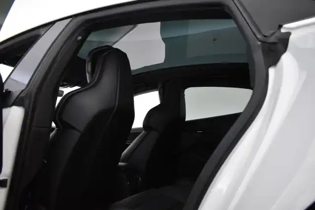 Valkoinen Sedan, Porsche Taycan – FPM-418