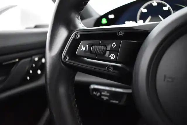 Valkoinen Sedan, Porsche Taycan – FPM-418