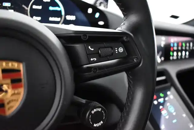 Valkoinen Sedan, Porsche Taycan – FPM-418