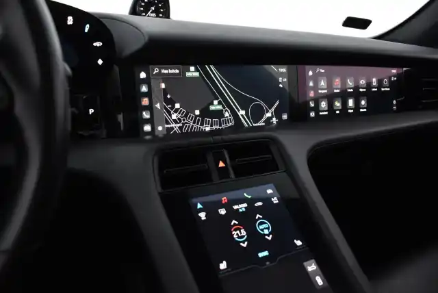 Valkoinen Sedan, Porsche Taycan – FPM-418