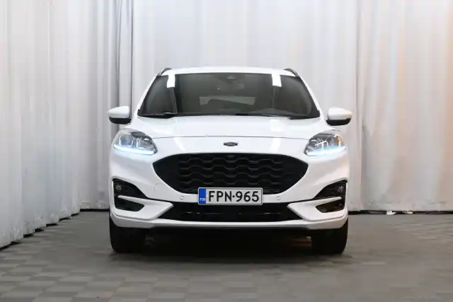Valkoinen Maastoauto, Ford Kuga – FPN-965