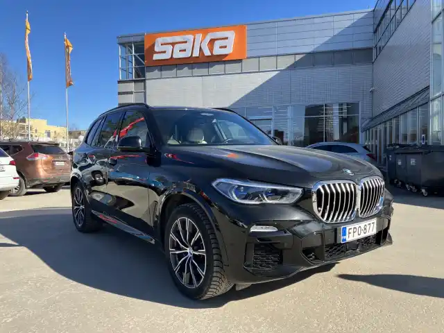 Musta Maastoauto, BMW X5 – FPO-877