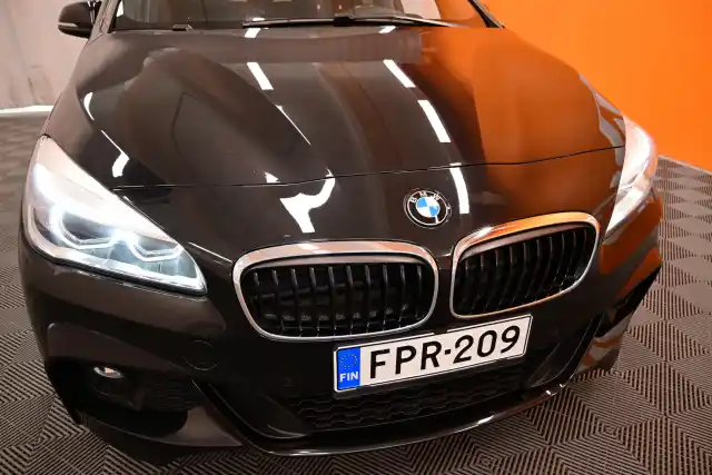 Musta Tila-auto, BMW 225 – FPR-209