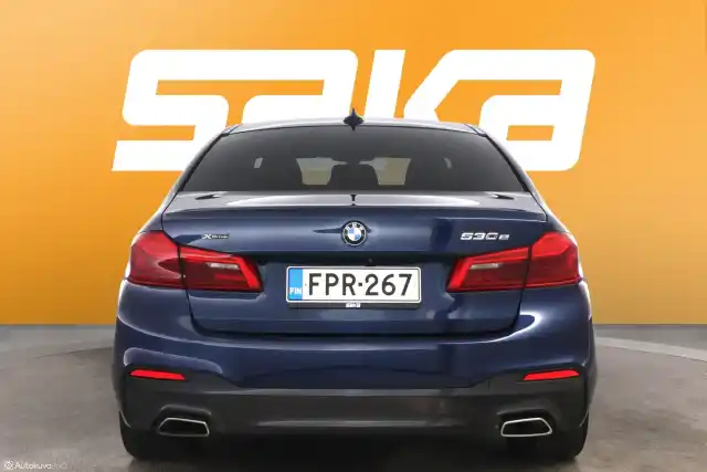 Sininen Sedan, BMW 530 – FPR-267