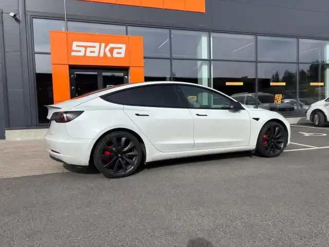Valkoinen Sedan, Tesla Model 3 – FPR-704