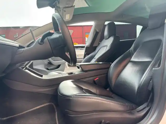Valkoinen Sedan, Tesla Model 3 – FPR-704