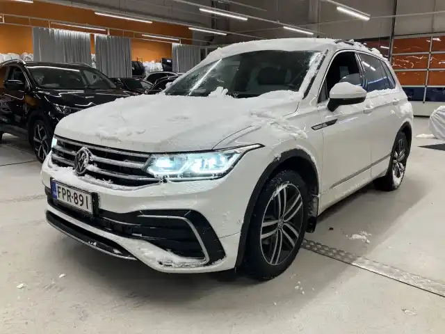 Valkoinen Maastoauto, Volkswagen Tiguan – FPR-891