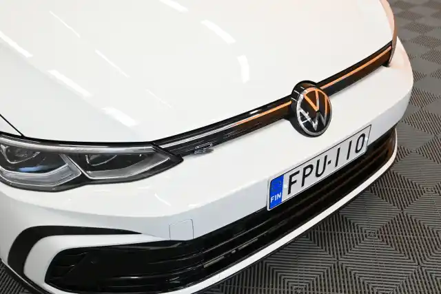 Valkoinen Viistoperä, Volkswagen Golf – FPU-110
