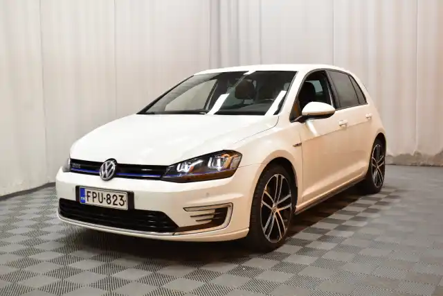 Valkoinen Viistoperä, Volkswagen Golf – FPU-823