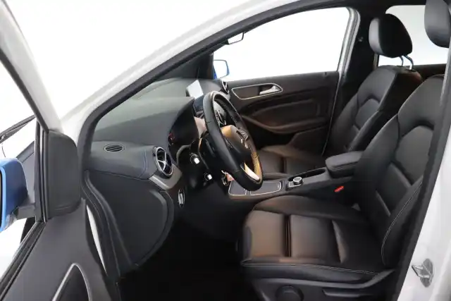 Valkoinen Viistoperä, Mercedes-Benz B – FPU-829