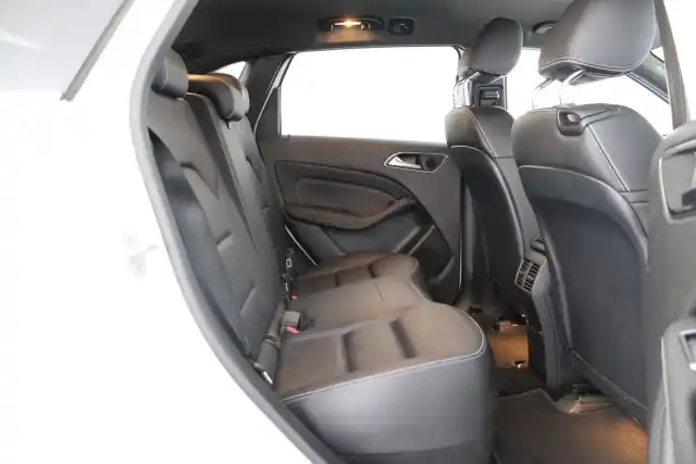 Valkoinen Viistoperä, Mercedes-Benz B – FPU-829